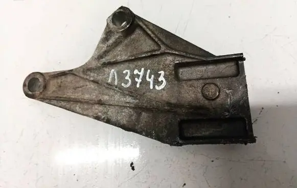 Renault Laguna I Engine mounting bracket 