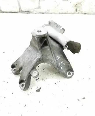 Audi A6 C7 Engine mounting bracket