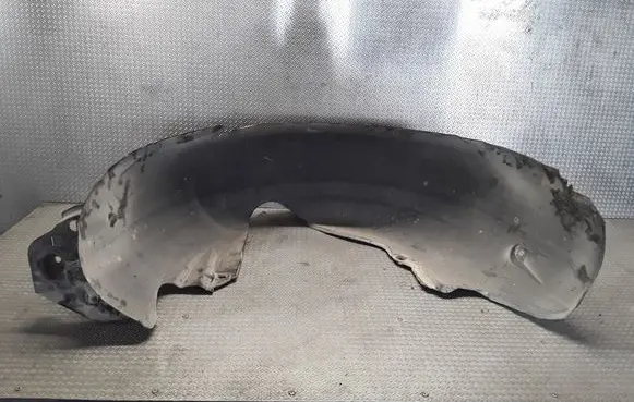Rear arch fender liner splash guards