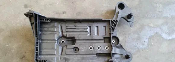 Volkswagen Golf Sportsvan Battery tray 5Q0915321J