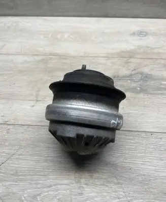 Engine mount bracket