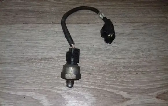 Volvo V70 Brake power pressure regulator 10052299631