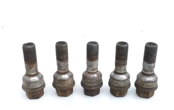 Volkswagen Amarok Nuts/bolts 