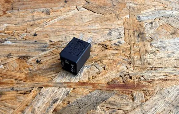 Opel Insignia A Other relay 13500113