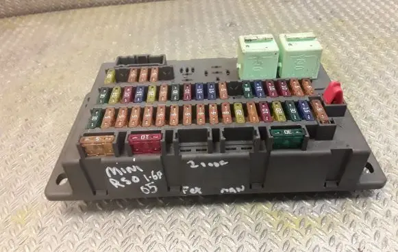 Mini One - Cooper R50 - 53 Fuse box set 6906600