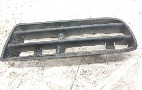 Volkswagen Golf IV Front bumper lower grill 1J0853666E