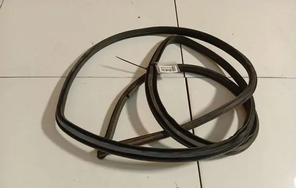 Toyota Auris 150 Rubber seal front coupe door 