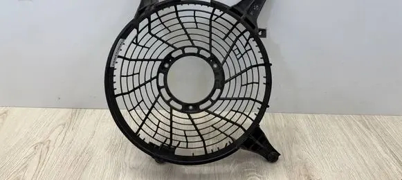 Mitsubishi Pajero Radiator cooling fan shroud MR500911