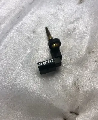 Volkswagen PASSAT B8 Coolant temperature sensor 04e319501b