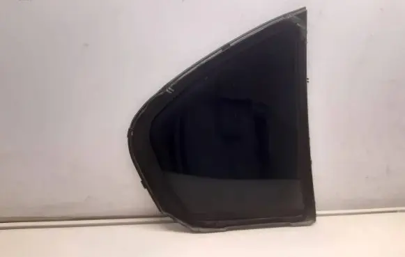 BMW 3 E46 Rear vent window glass 