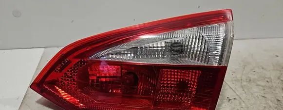 Tailgate rear/tail lights