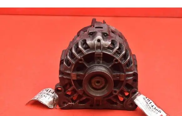 Volkswagen Polo Generator/alternator 03D903025J