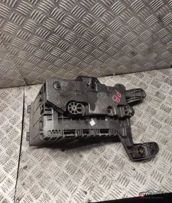 Battery box tray