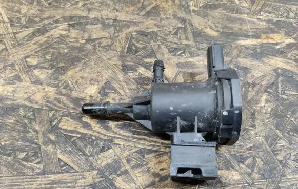 Mercedes-Benz A W176 Turbo solenoid valve A0014760532