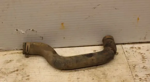 Chrysler Town & Country V Engine coolant pipe/hose