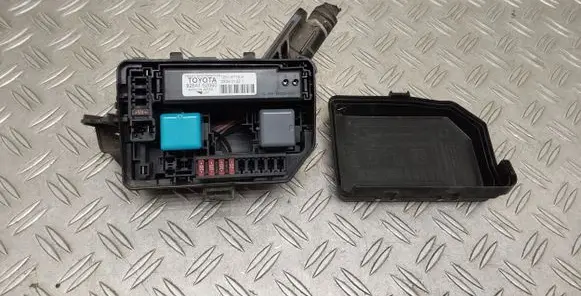 Toyota Yaris Fuse box set 826620D141 8264152060