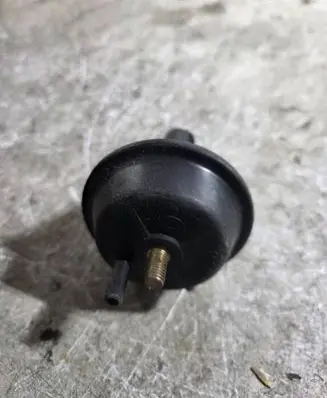 Ford Mondeo MK II Vacuum valve 004538