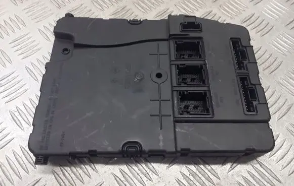 Renault Scenic II - Grand scenic II High voltage junction box 8200780021