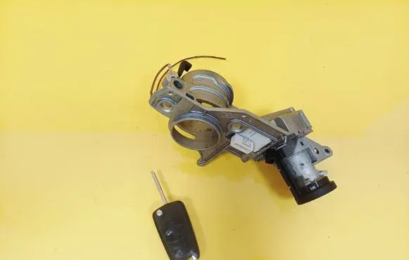 Opel Astra H Ignition lock 2421430