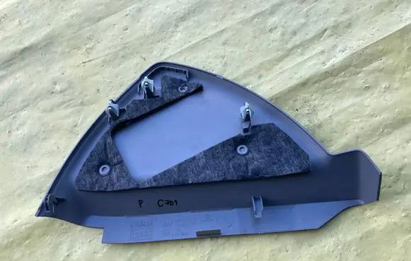 Mercedes-Benz C W204 Dashboard side end trim A2046800078