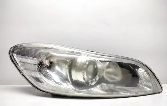 Volvo C30 Headlight/headlamp 31299821