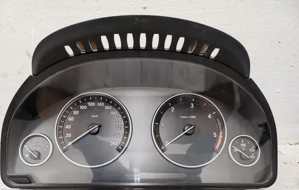 BMW 5 F10 F11 Speedometer (instrument cluster) 924934401 25811511