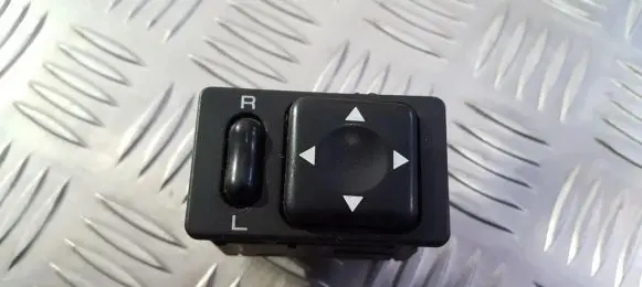 Wing mirror switch