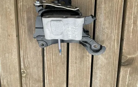Lexus UX Gearbox mount X5X