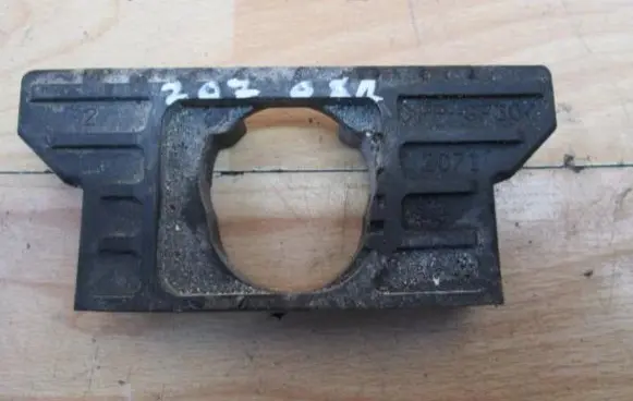 Peugeot 407 Radiator mount bracket