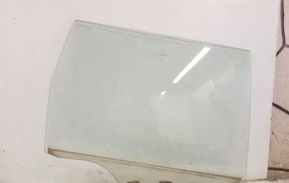 Nissan X-Trail T30 Rear door window glass