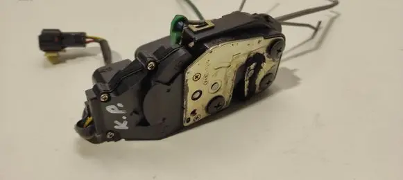 KIA Sorento Front door lock YO1
