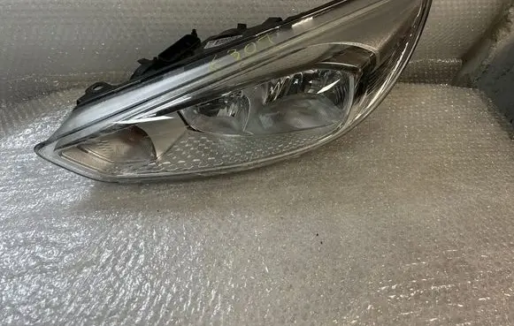 Ford Focus Headlight/headlamp F1EB-13w030-AeA