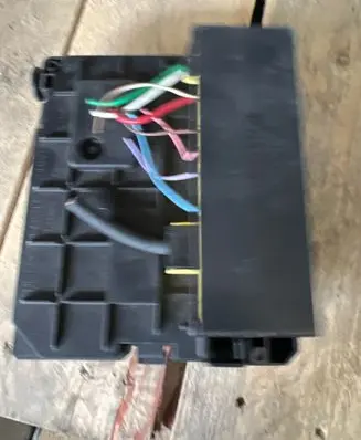 Opel Grandland X Fuse module 9810296180