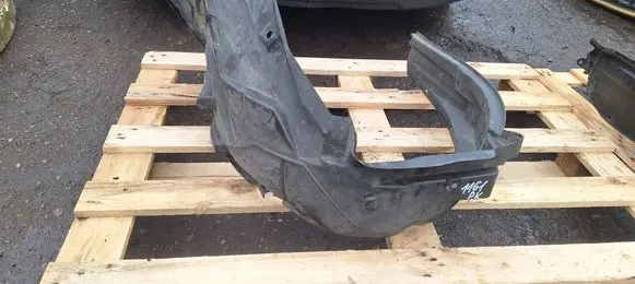 Front wheel arch liner splash guards