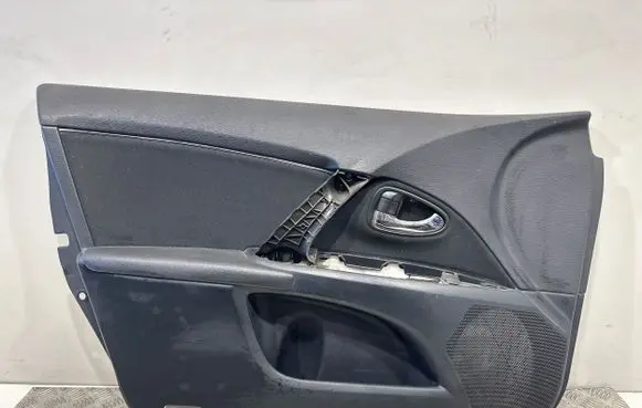 Toyota Avensis T270 Front door card panel trim 6777805040