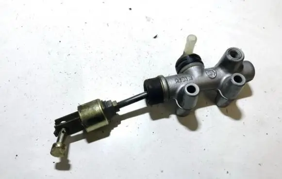 Toyota Avensis Verso Clutch master cylinder