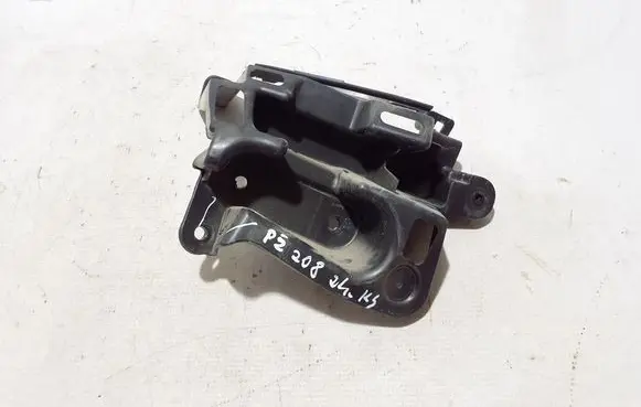 Rear bumper mounting bracket