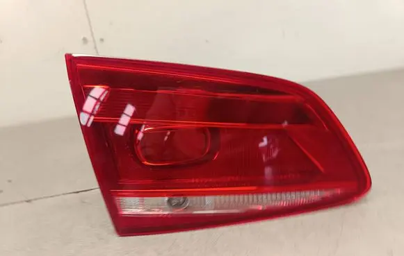 Tailgate rear/tail lights