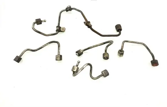 Volkswagen PASSAT B6 Fuel injector supply line/pipe 