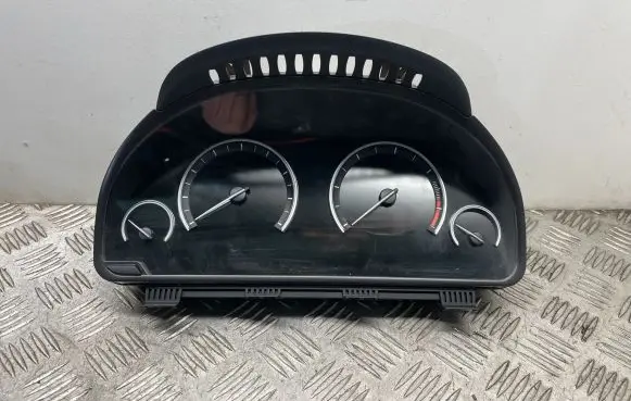 Speedometer (instrument cluster)