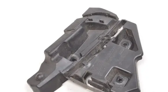 Volvo C30 Front bumper mounting bracket 31214884