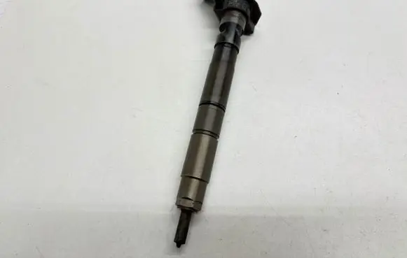 Audi A8 S8 D3 4E Fuel injector 057130277AG