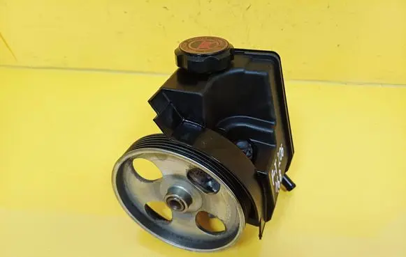 Peugeot 206 Power steering pump 9637058480