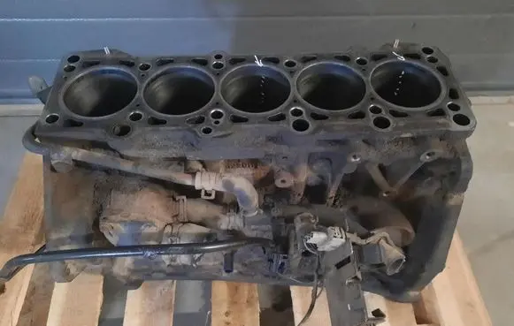 Volkswagen PASSAT B5.5 Engine block 