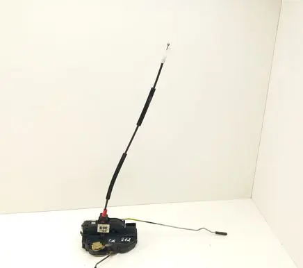 Chevrolet Orlando Front door lock 13578275