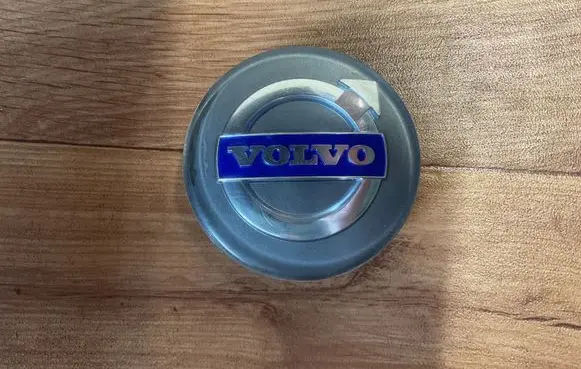 Volvo V70 Original wheel cap 30666913 30748052