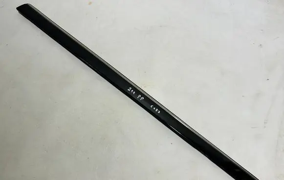 Mercedes-Benz E W211 Front door trim (molding) 2116902062DDD A2116902062