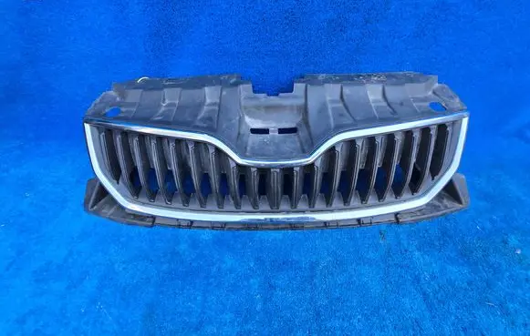 Skoda Fabia Mk3 (NJ) Front bumper upper radiator grill 6V0853653