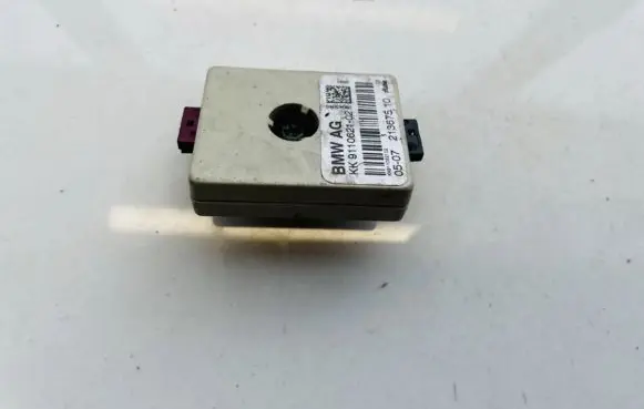 BMW 3 E90 E91 Antenna control unit 9110621 21367510