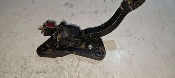 Hyundai Santa Fe Accelerator throttle pedal A06